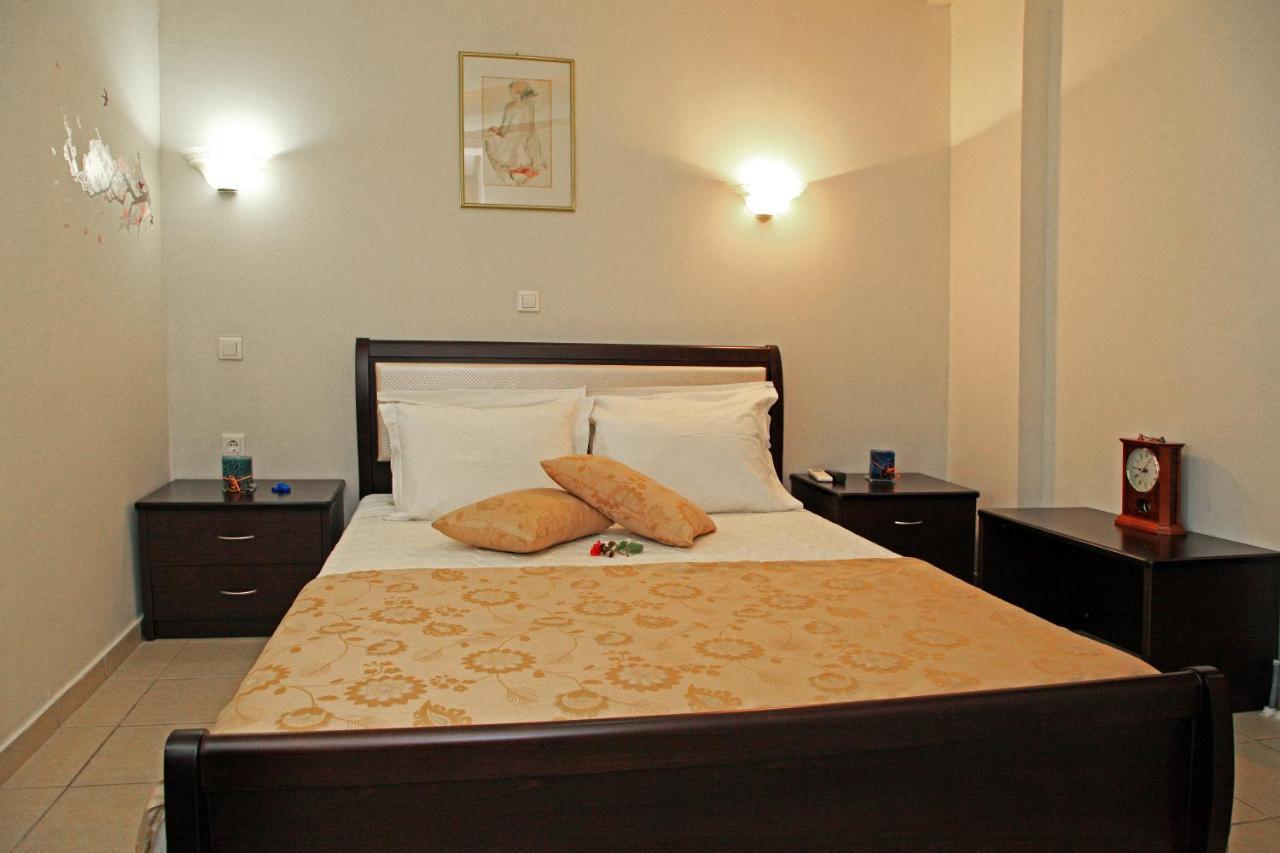 Dionysus Apartments & Suites Ierissos Habitación foto